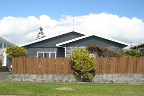 Photo of property in 18 Hamblyn Street, Strandon, New Plymouth, 4312
