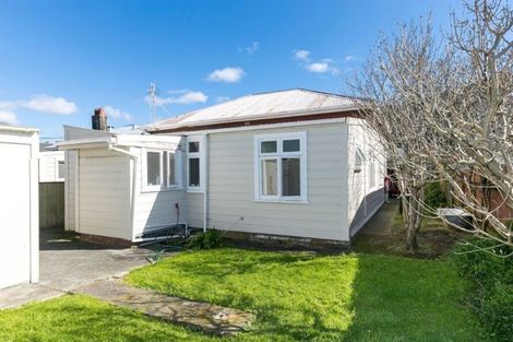 Photo of property in 16 Riddlers Crescent, Petone, Lower Hutt, 5012