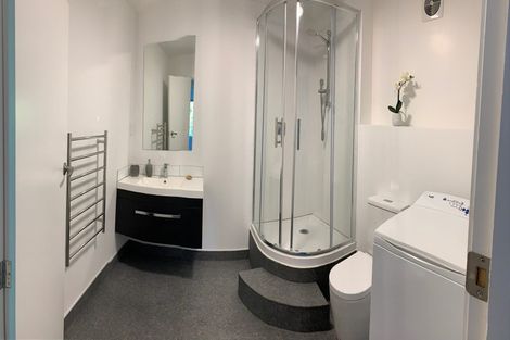 Photo of property in 111 Pupuke Road, Northcote, Auckland, 0627