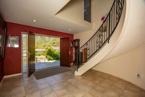 Photo of property in 14 Ranui Street, Waikawa, Picton, 7220