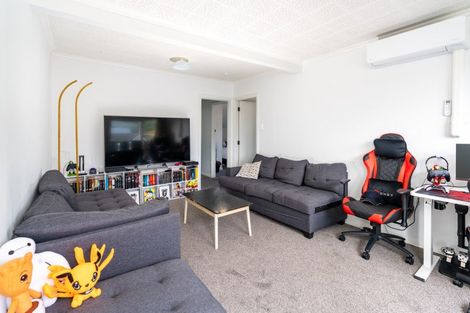 Photo of property in 87 Queens Drive, Lyall Bay, Wellington, 6022