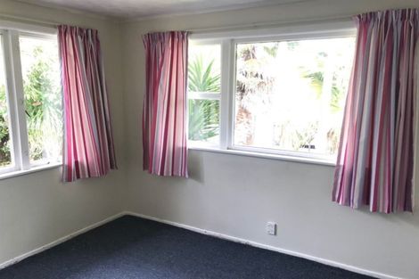 Photo of property in 3 Tamariki Avenue, Kelston, Auckland, 0602