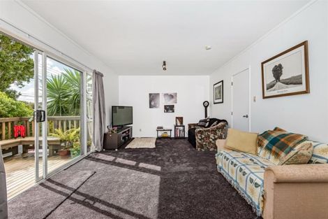Photo of property in 2/22 North Avenue, Narrow Neck, Auckland, 0624