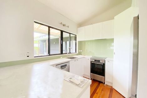 Photo of property in 16 Opanuku Road, Henderson Valley, Auckland, 0612