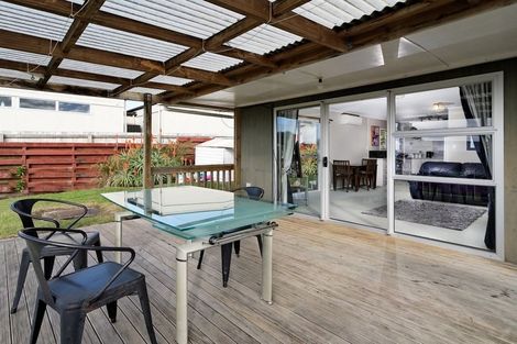 Photo of property in 2/56 Archibald Road, Kelston, Auckland, 0602
