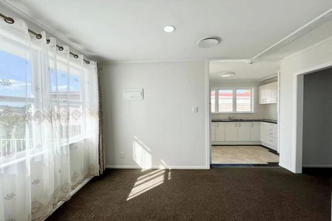 Photo of property in 12 Keats Place, Blockhouse Bay, Auckland, 0600