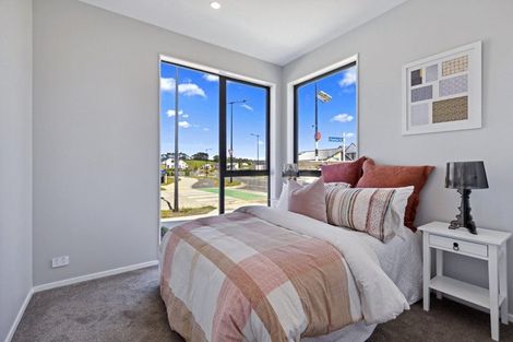 Photo of property in 2 Paretao Street, Massey, 0614