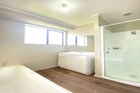 Photo of property in 1/194 Te Irirangi Drive, Flat Bush, Auckland, 2023