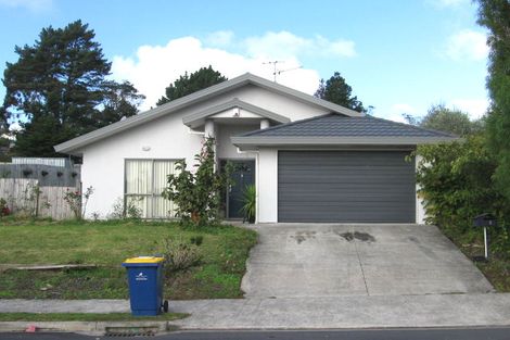 Photo of property in 8 Ginders Drive, Massey, Auckland, 0614