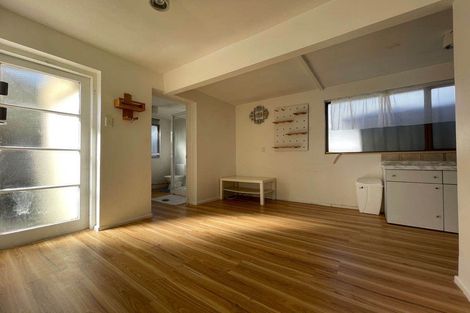 Photo of property in 18 King Richard Place, Browns Bay, Auckland, 0630