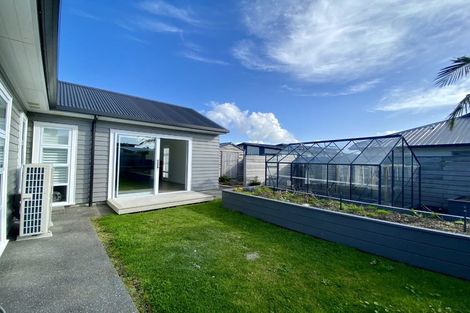 Photo of property in 13 Waitemata Drive, One Tree Point, 0118