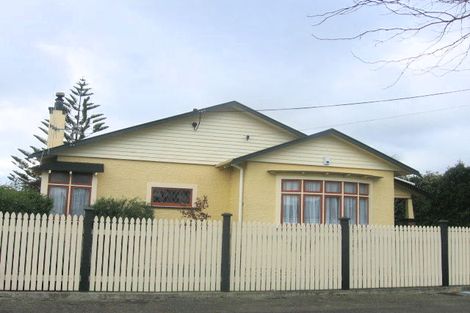 Photo of property in 35 Kingswood Street, Takaro, Palmerston North, 4412