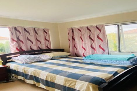 Photo of property in 26 Thornbury Crescent, East Tamaki Heights, Auckland, 2016