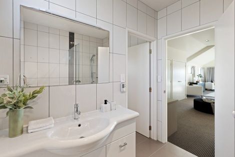 Photo of property in 58 Tindalls Bay Road, Tindalls Beach, Whangaparaoa, 0930