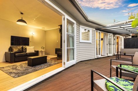Photo of property in 11 Kashmir Road, Glen Eden, Auckland, 0602