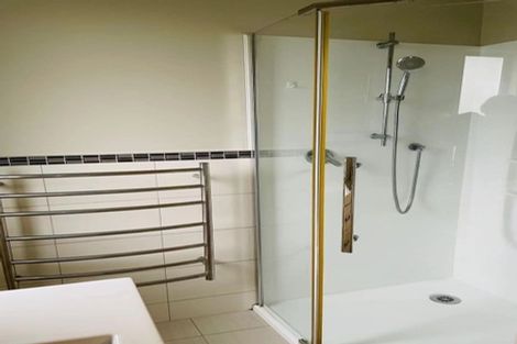 Photo of property in 23 Trias Road, Totara Vale, Auckland, 0629