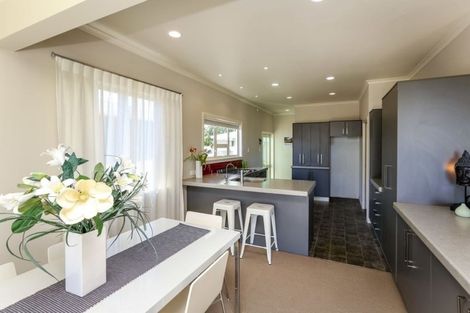 Photo of property in 27 List Street, Welbourn, New Plymouth, 4310