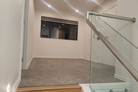 Photo of property in 2 Oakheart Way, Forrest Hill, Auckland, 0620