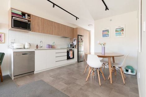 Photo of property in 6/63 Tiketike Way, Brooklyn, Wellington, 6021