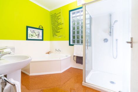 Photo of property in 72 Wellington Road, Paekakariki, 5034