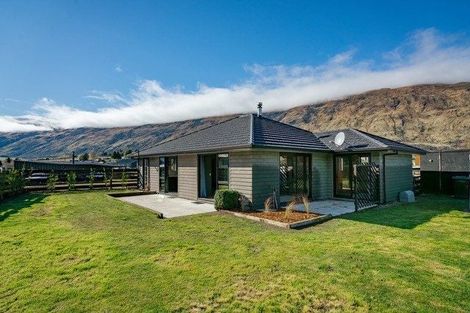 Photo of property in 10 Lakefield Close, Kingston, Athol, 9793