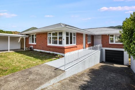 Photo of property in 15 Handyside Street, Tawa, Wellington, 5028