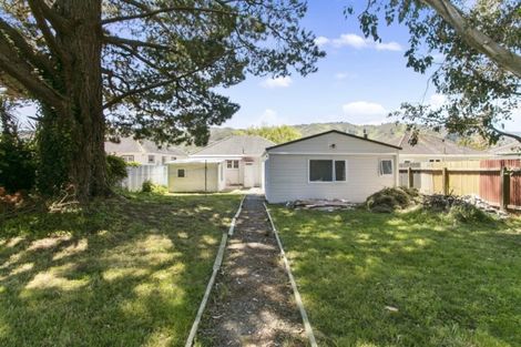 Photo of property in 33 Westminster Road, Wainuiomata, Lower Hutt, 5014