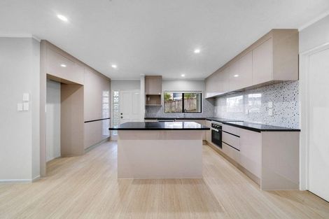 Photo of property in 1/14 Santa Monica Place, Goodwood Heights, Auckland, 2105