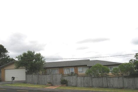 Photo of property in 2/318 Sunset Road, Unsworth Heights, Auckland, 0632
