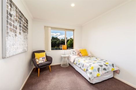 Photo of property in 15 Condor Place, Unsworth Heights, Auckland, 0632