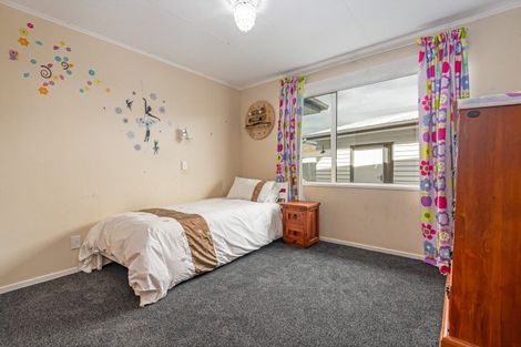 Photo of property in 22 Motuoapa Place, Kelvin Grove, Palmerston North, 4414