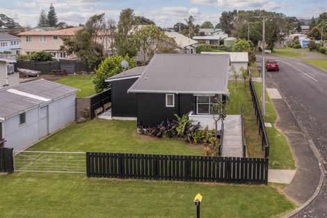 Photo of property in 6 Aputa Avenue, Te Puru, Thames, 3575