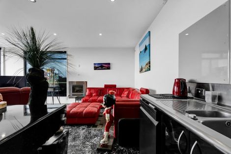 Photo of property in 5 Weston Street, Moturoa, New Plymouth, 4310