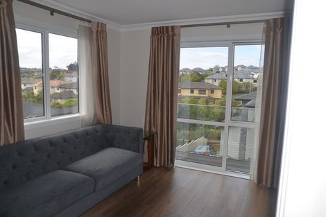 Photo of property in 17 Lagonda Rise, Oteha, Auckland, 0632