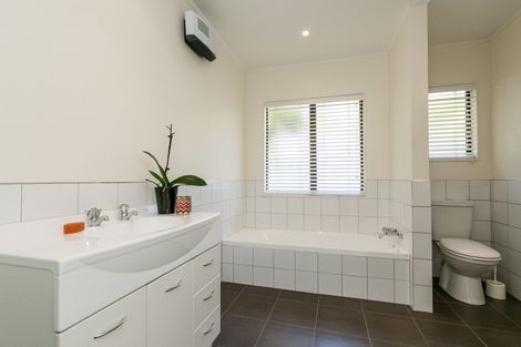 Photo of property in 9 Puflett Road, Havelock North, 4130
