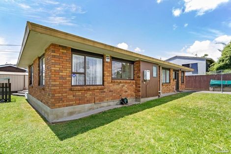 Photo of property in 2/9 Clayburn Road, Glen Eden, Auckland, 0602
