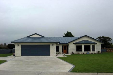 Photo of property in 5 Daffodil Grove, Carterton, 5713