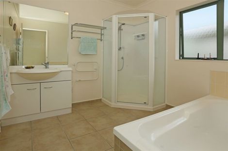 Photo of property in 18 Chelmsley Avenue, Henderson, Auckland, 0612