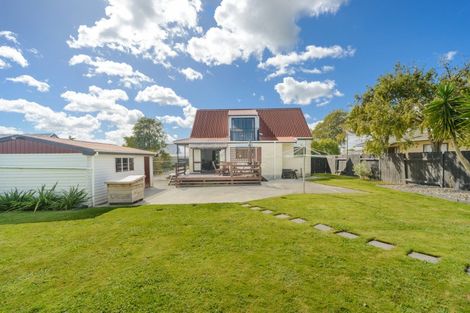 Photo of property in 32 Suzanne Grove, Kelvin Grove, Palmerston North, 4414