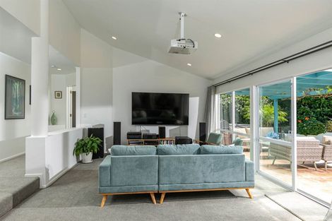 Photo of property in 32 Waipuia Place, Greenhithe, Auckland, 0632