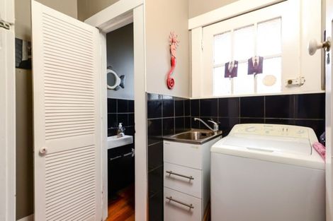 Photo of property in 69 Forest Lake Road, Forest Lake, Hamilton, 3200