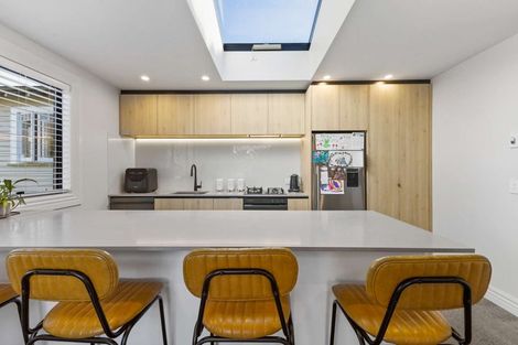 Photo of property in 39 Belt Road, Moturoa, New Plymouth, 4310