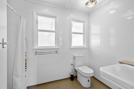 Photo of property in 13 Moir Street, Eltham, 4322