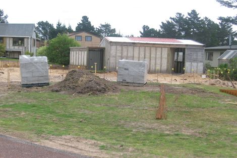 Photo of property in 106 Marram Place, Matarangi, Whitianga, 3592