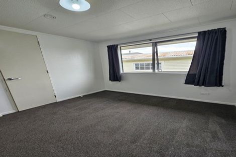 Photo of property in 71 Queenwood Road, Levin, 5510