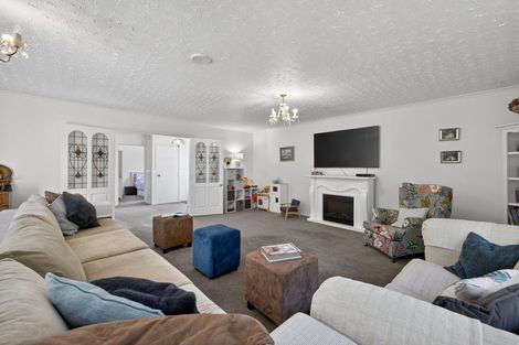 Photo of property in 32 Scarlet Oak Drive, West Melton, Christchurch, 7676