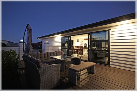 Photo of property in 18 Forbes Road, Foxton Beach, Foxton, 4815