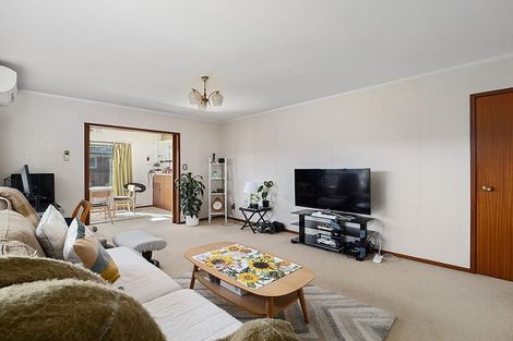 Photo of property in 1/20 Shakespeare Road, Milford, Auckland, 0620