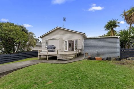 Photo of property in 4 Park Avenue, Northcote, Auckland, 0626