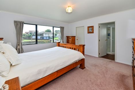 Photo of property in 28a Hoylake Place, Wattle Downs, Auckland, 2103